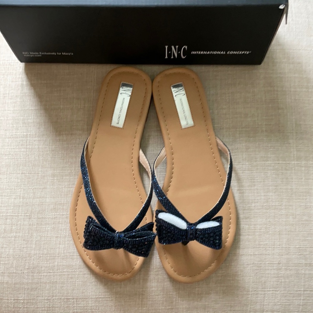 NIB INC Bow Flip Flops Eclipse Blue 7.5M
